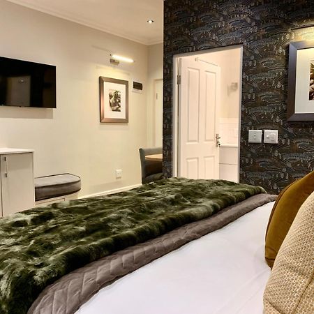 Alluvia Boutique Winery & Luxury Accommodation Stellenbosch Cameră foto A bedroom at the hotel