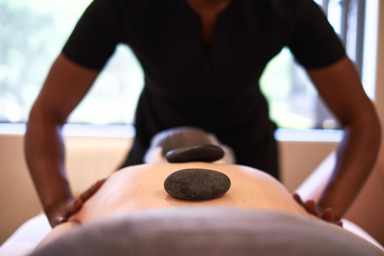 Alluvia Boutique Winery & Luxury Accommodation Stellenbosch Exterior foto Hot stone massage