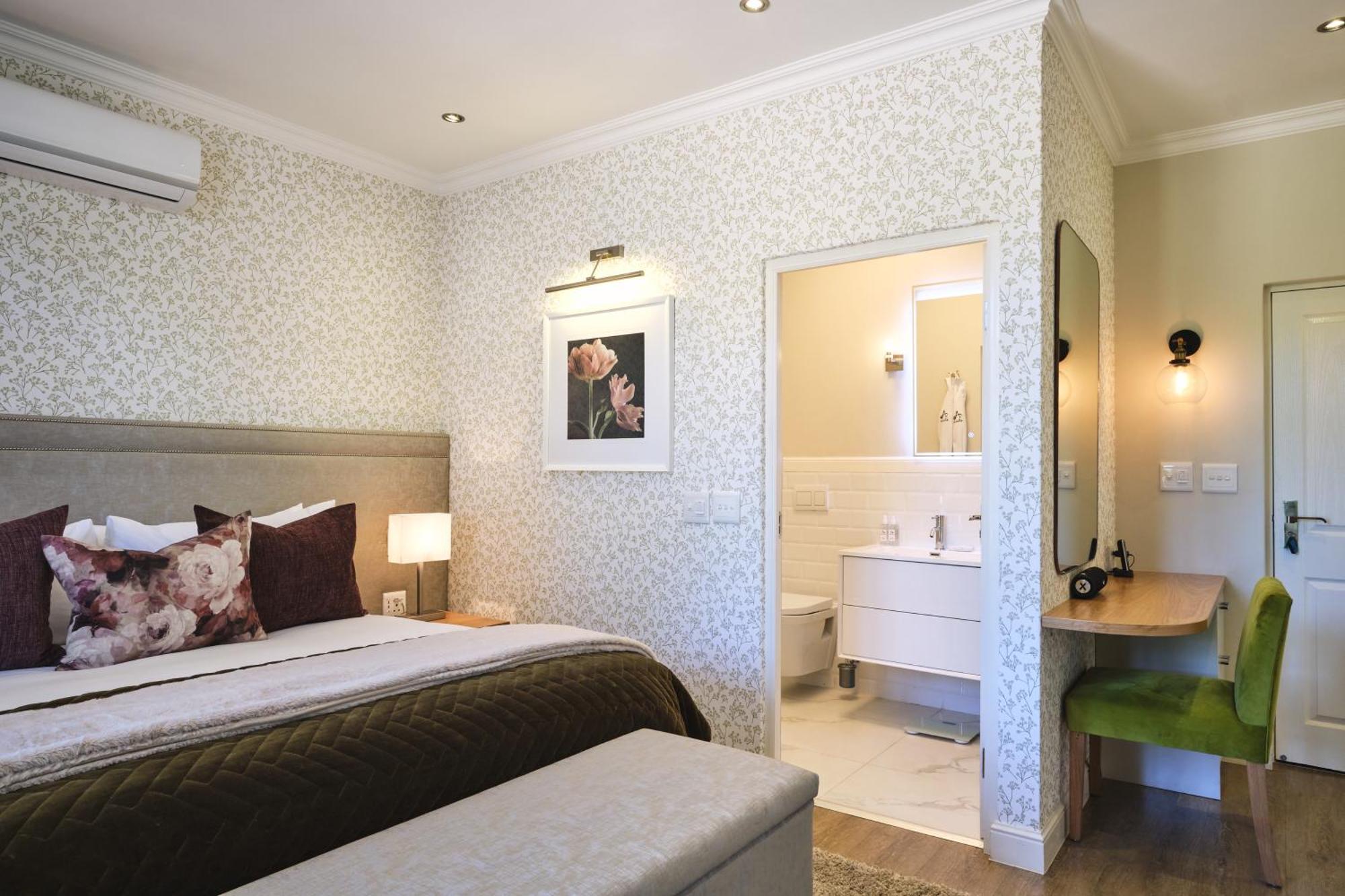 Alluvia Boutique Winery & Luxury Accommodation Stellenbosch Cameră foto A bedroom at the Cape Heritage
