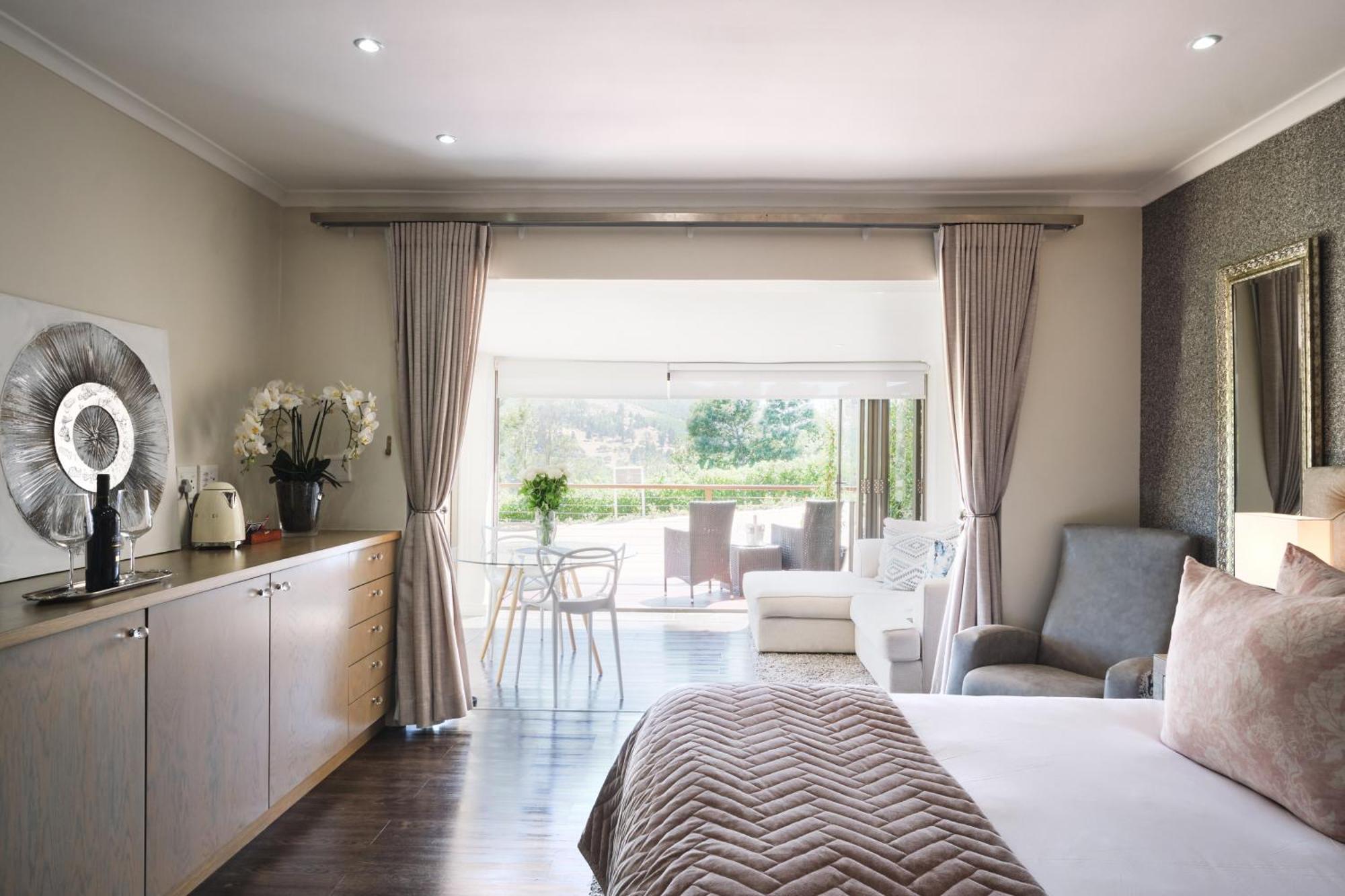 Alluvia Boutique Winery & Luxury Accommodation Stellenbosch Cameră foto A room at the Cape Grace