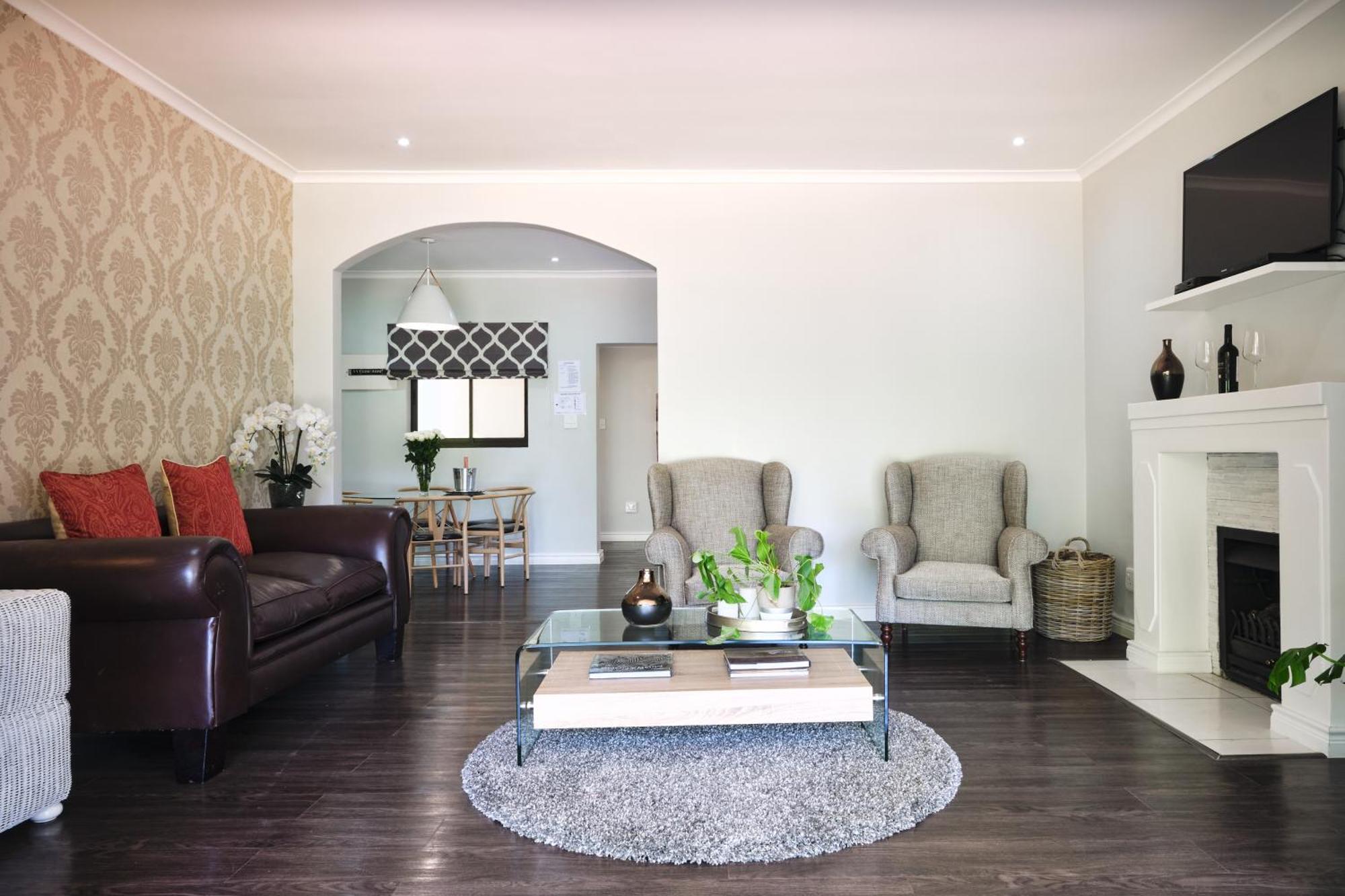 Alluvia Boutique Winery & Luxury Accommodation Stellenbosch Cameră foto A living room in a house
