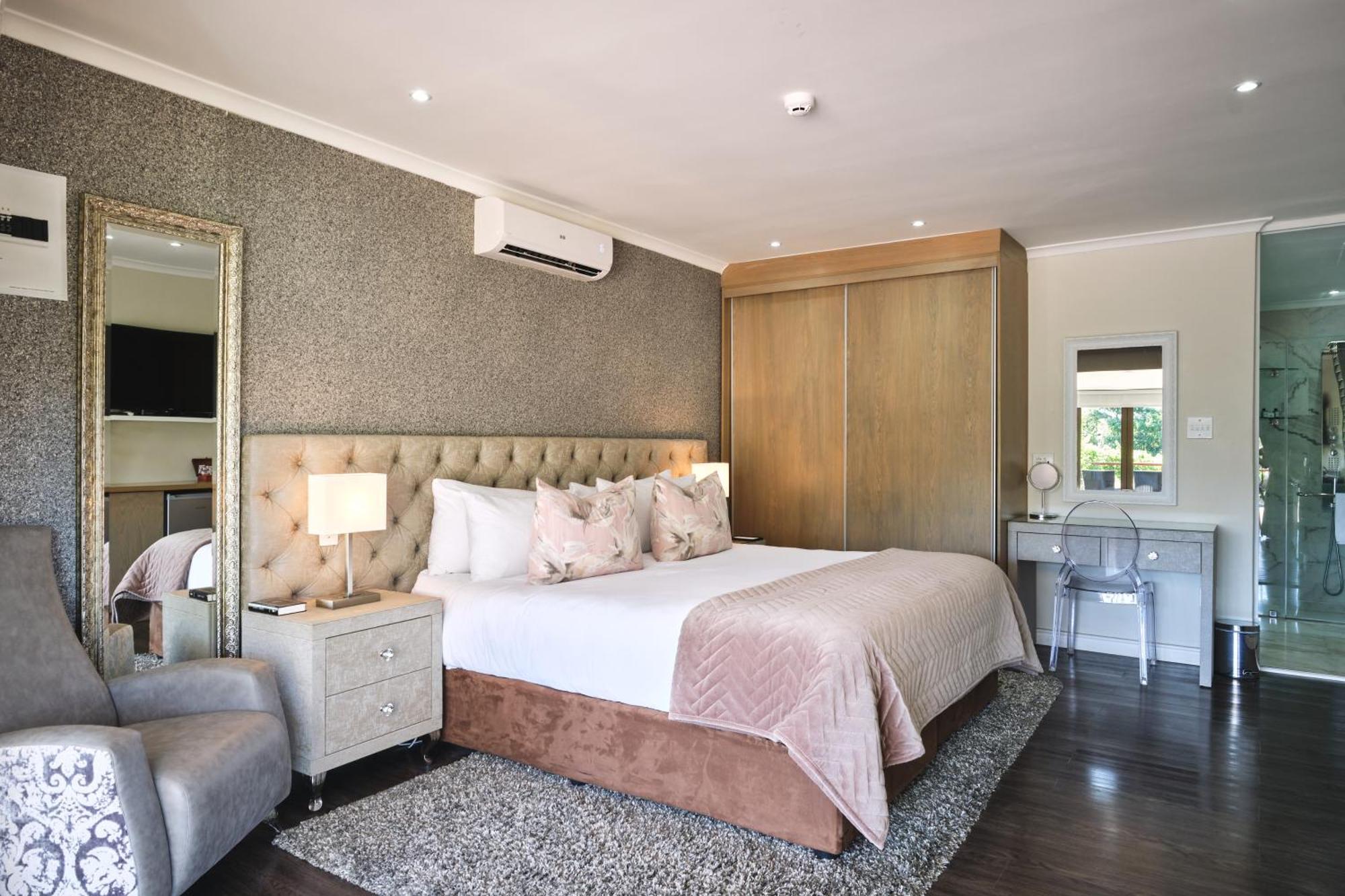 Alluvia Boutique Winery & Luxury Accommodation Stellenbosch Cameră foto A bedroom at the Cape Heritage