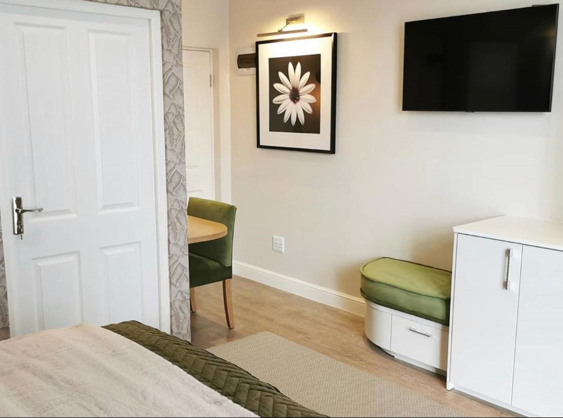 Alluvia Boutique Winery & Luxury Accommodation Stellenbosch Cameră foto A room at the hotel