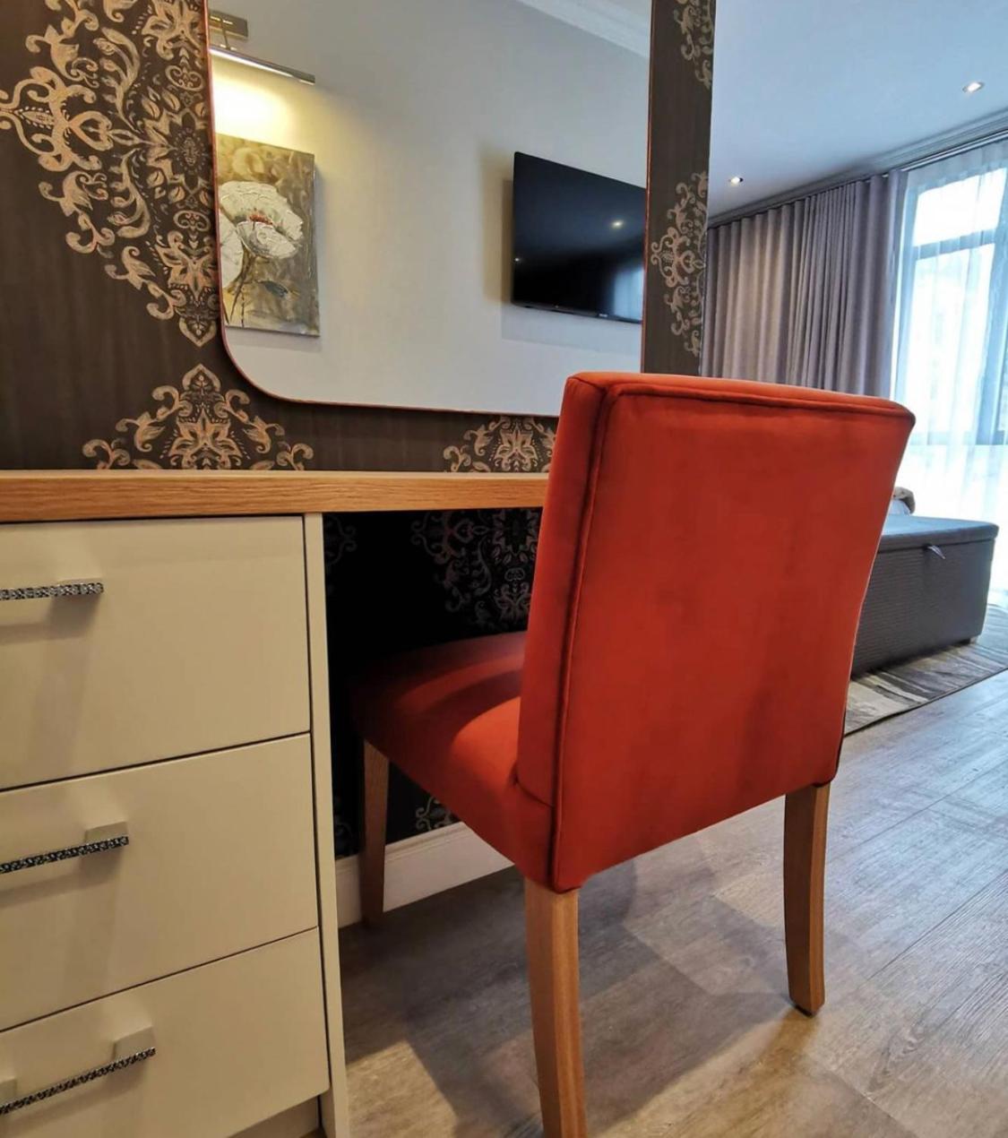 Alluvia Boutique Winery & Luxury Accommodation Stellenbosch Cameră foto A chair