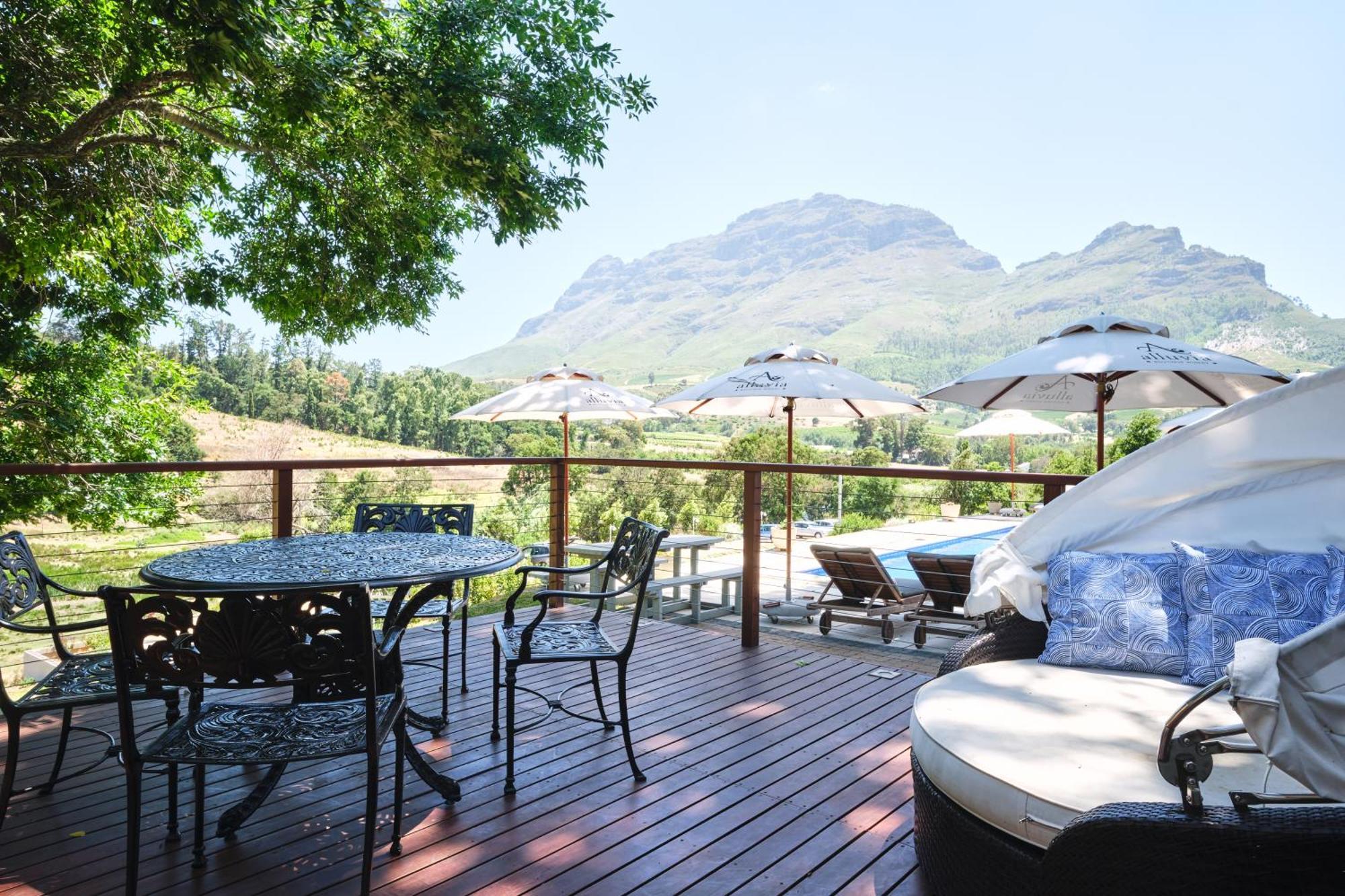 Alluvia Boutique Winery & Luxury Accommodation Stellenbosch Cameră foto View of the Hot Tub at the Spa at La Motte