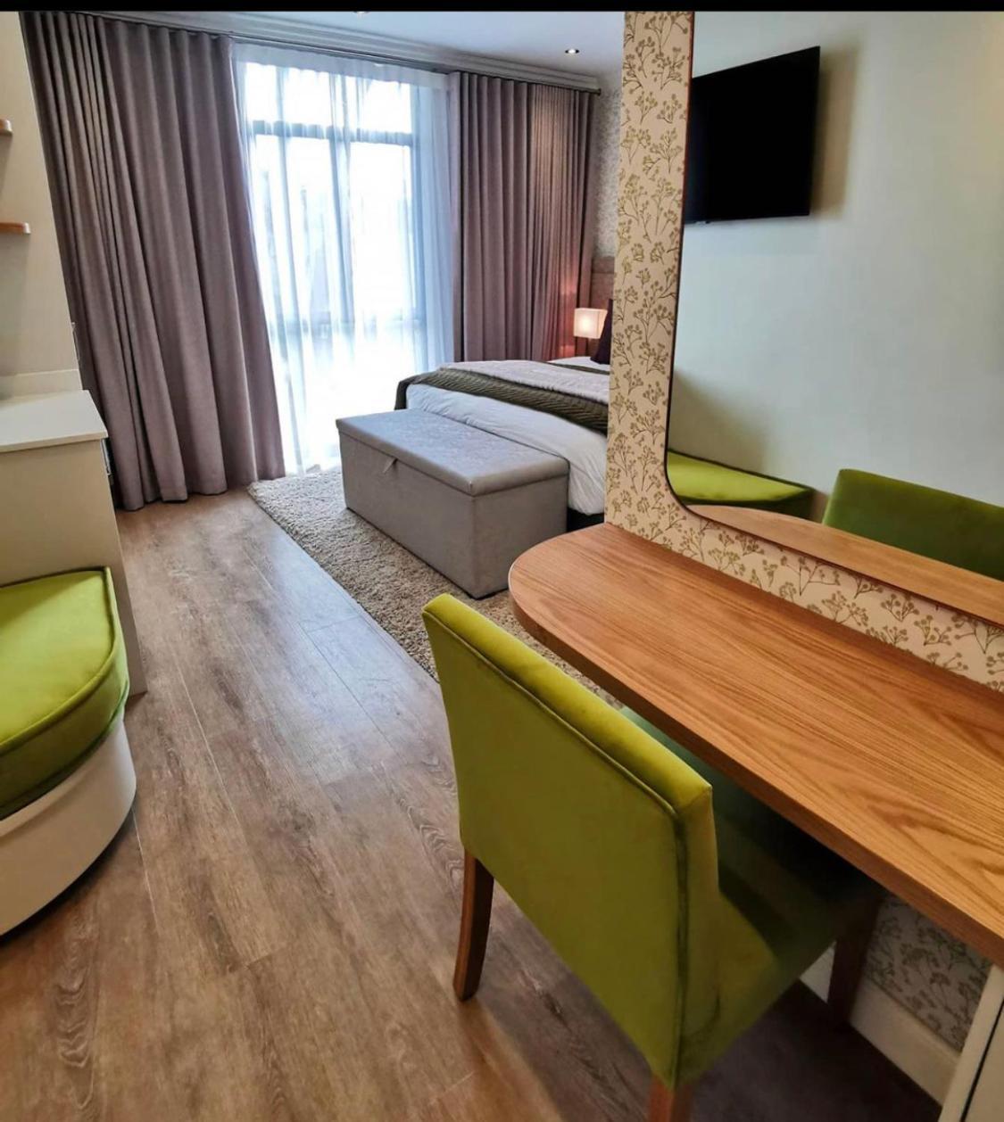 Alluvia Boutique Winery & Luxury Accommodation Stellenbosch Cameră foto A room at the hotel