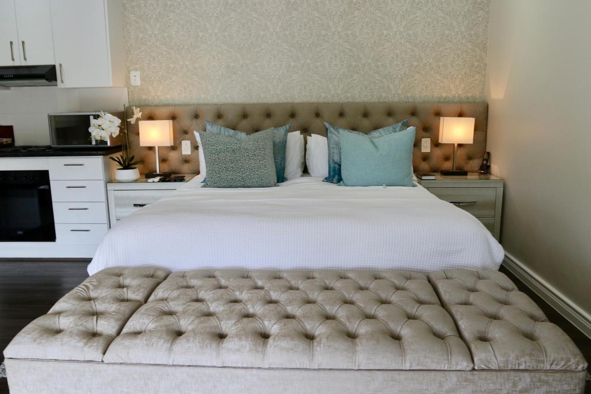 Alluvia Boutique Winery & Luxury Accommodation Stellenbosch Cameră foto A bedroom at the hotel